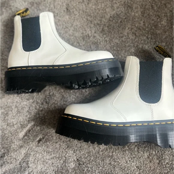 DR MARTENS WHITE LEATHER PLATFORM CHELSEA BOOTS, SIZE 6 - Picture 7 of 8